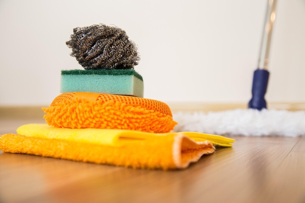 cleaning refrigerator interior with vinegar spray cloth