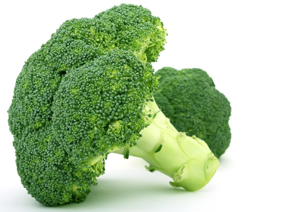 kitchen towel wrapping leafy vegetables before refrigerating
