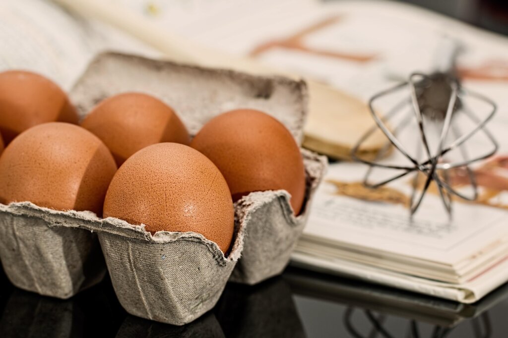 eggs stored pointed end down in egg carton