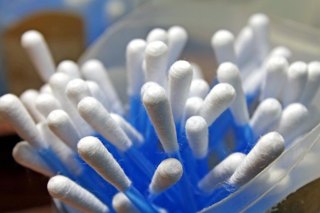 cotton swab cleaning window rail dust